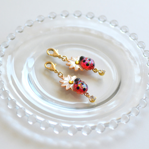 ☆てんとう虫チャーム(キラキラ) その他アクセサリー ma-mo 通販