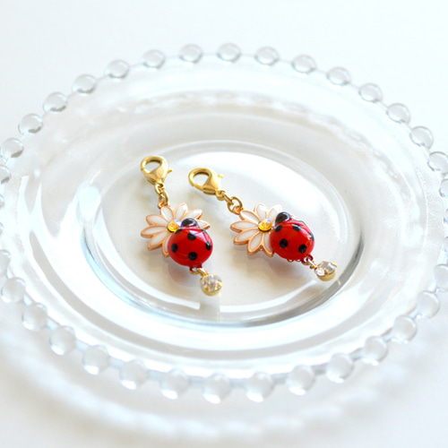 ウノアエレてんとうむしモチーフチャーム 希少入手困難 ウノアエレ