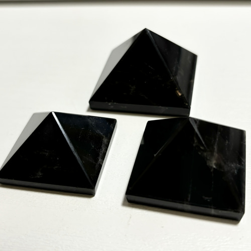 天然 黑水晶 モリオン ピラミッド ピラミッド型黒水晶70g 天然石販売 名取貴石 天然石原石鉱物