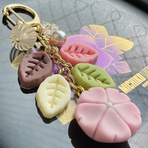 桜の練り切りとリーフチョコのキーホルダー 和菓子 抹茶 いちご