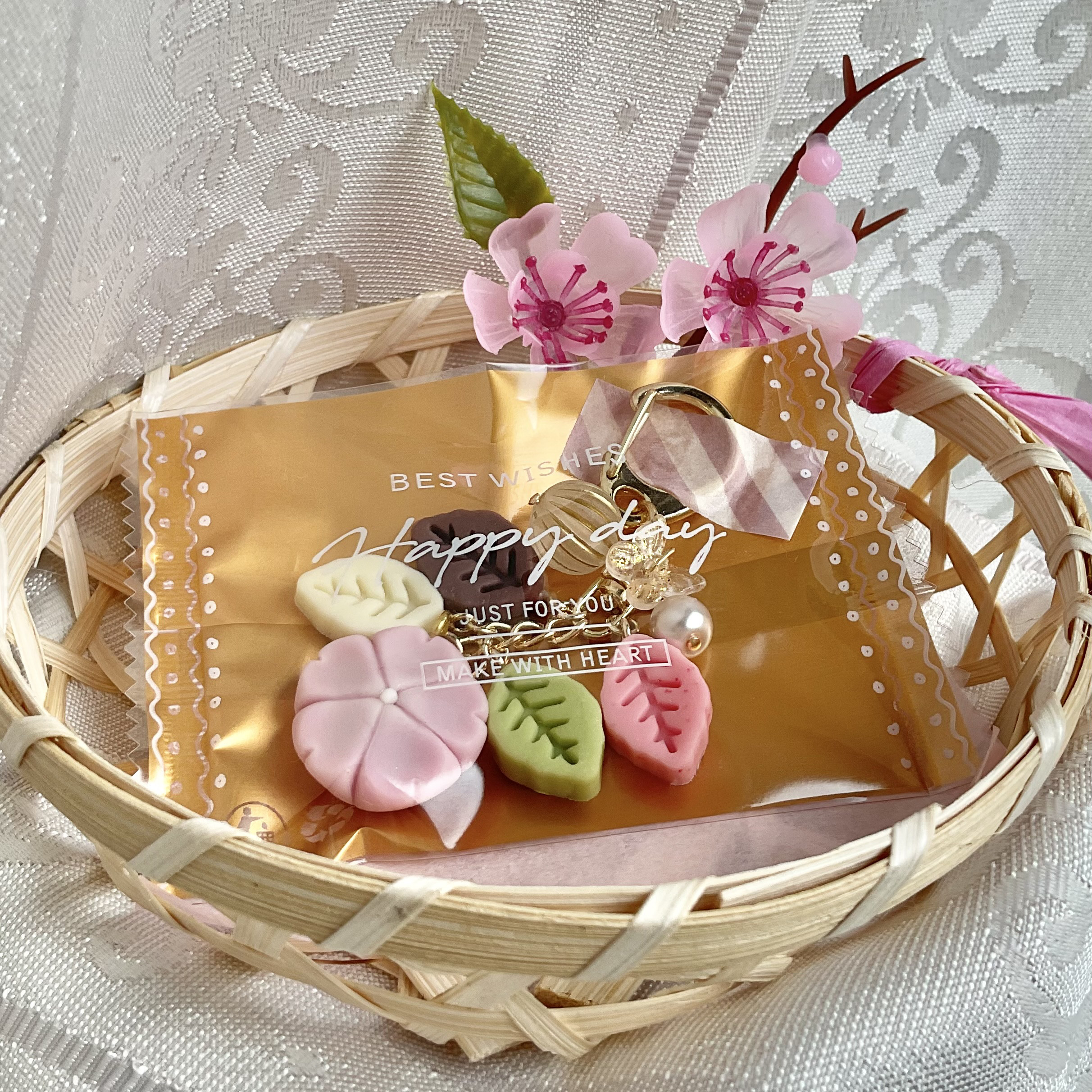 【新作入荷!!】 ハンドメイド ミニチュア キーホルダー 和菓子 練り切り フェイクスイーツ 花 チャーム