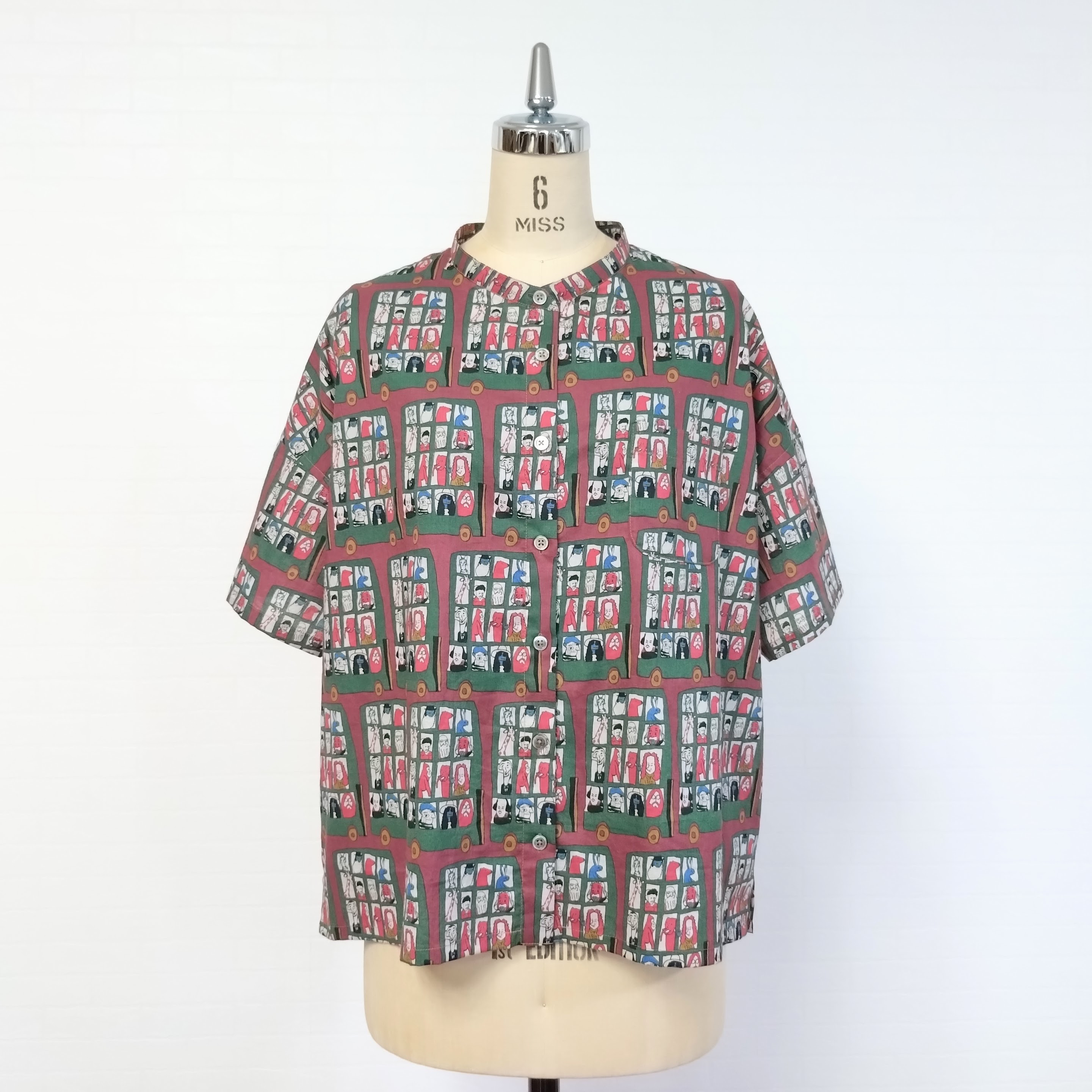 ５分袖の個性派柄ブラウス