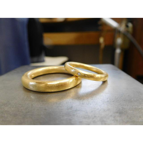 【激安】半額以下- 50%OFFの安い通販 結婚指輪 純金 鍛造 荒仕上げ 荒削り 超甲丸 甲丸 k24 24金 24k アクセサリー