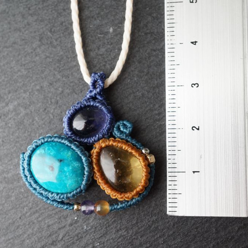 クリソコラ＆シトリン＆アイオライトのマクラメネックレス - voyage