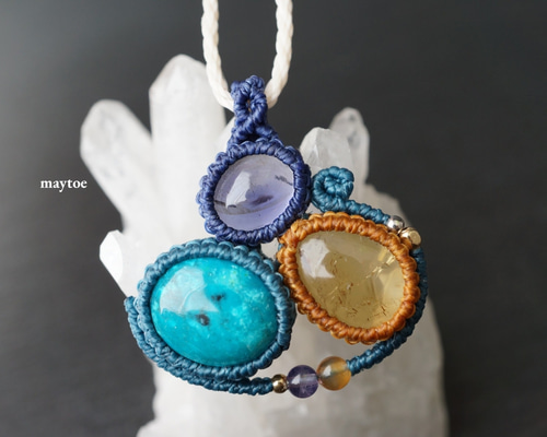 クリソコラ＆シトリン＆アイオライトのマクラメネックレス - voyage