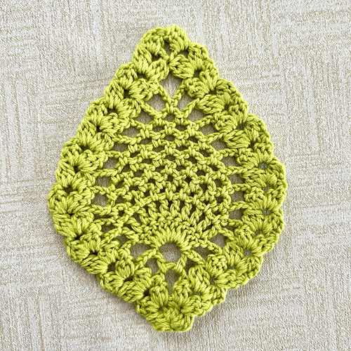 美品▲HUG O WaR//リーフ編みハンドニットガウン▲ダークオリーブ リーフ型 手編み ドイリー コースター 茶托 ポットマット ガーランド