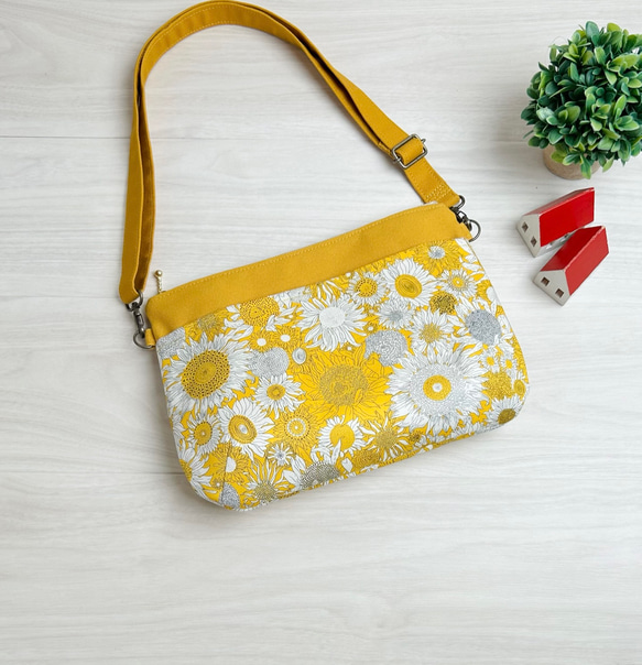 ファスナーポケット付き＊少し大きめ♪ポケットいっぱい♪リバティと