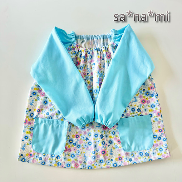 ハンドメイドスモックsize110〜120 手書き風お花ライトブルーNo.248