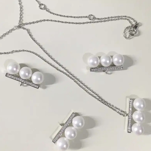 3連パール ピアス 高品質 ピアス（スタッド・一粒） Konny 