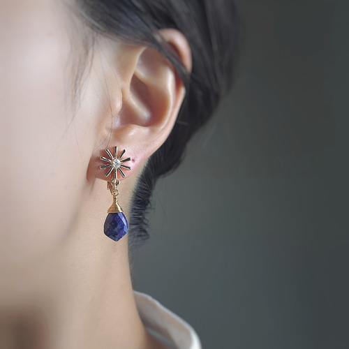 太陽とラピスラズリの雫/イヤリング(ニッケルフリー) イヤリング