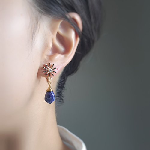 太陽とラピスラズリの雫/イヤリング(ニッケルフリー) イヤリング