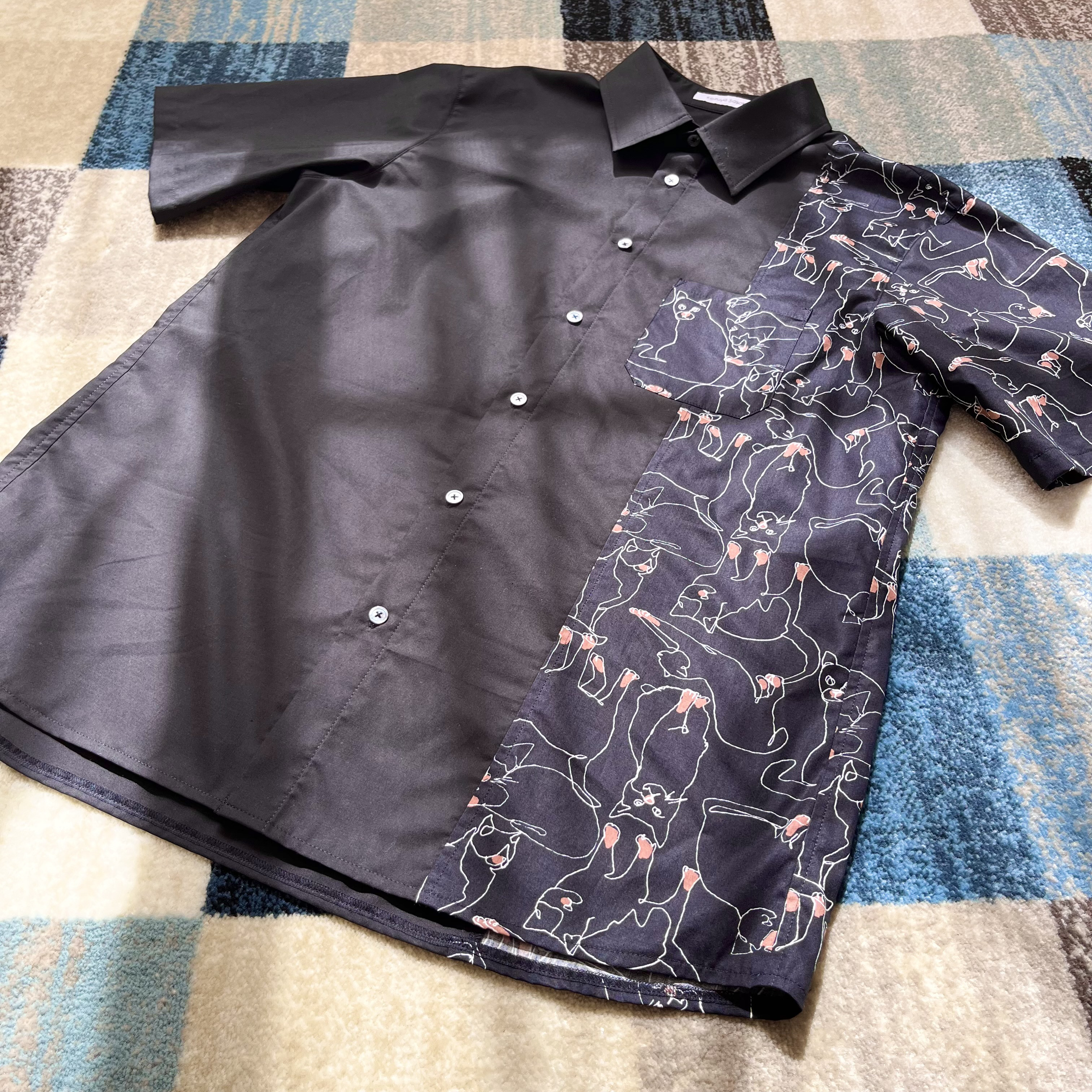 お洒落なネコ柄切替ブラックシャツ