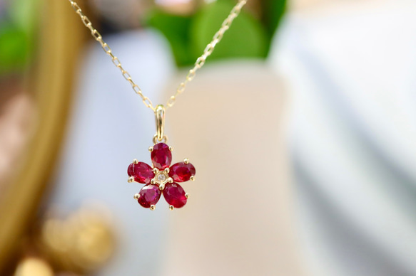 花モチーフ ルビーネックレスk18 ネックレス・ペンダント パール 花モチーフ ルビーネックレスk18 ネックレス・ペンダント パール