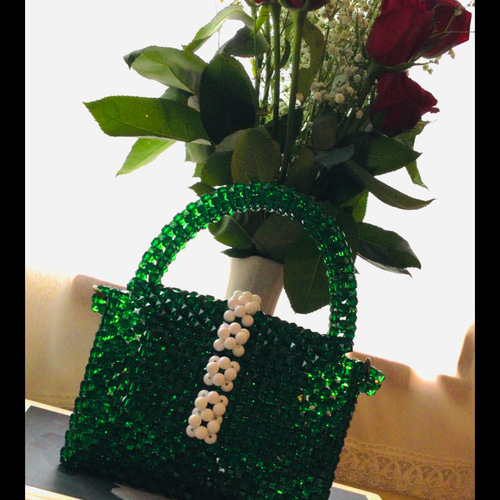 送料込み】『エメラルドの花飾り』ミニビーズバッグ ショルダーバッグ