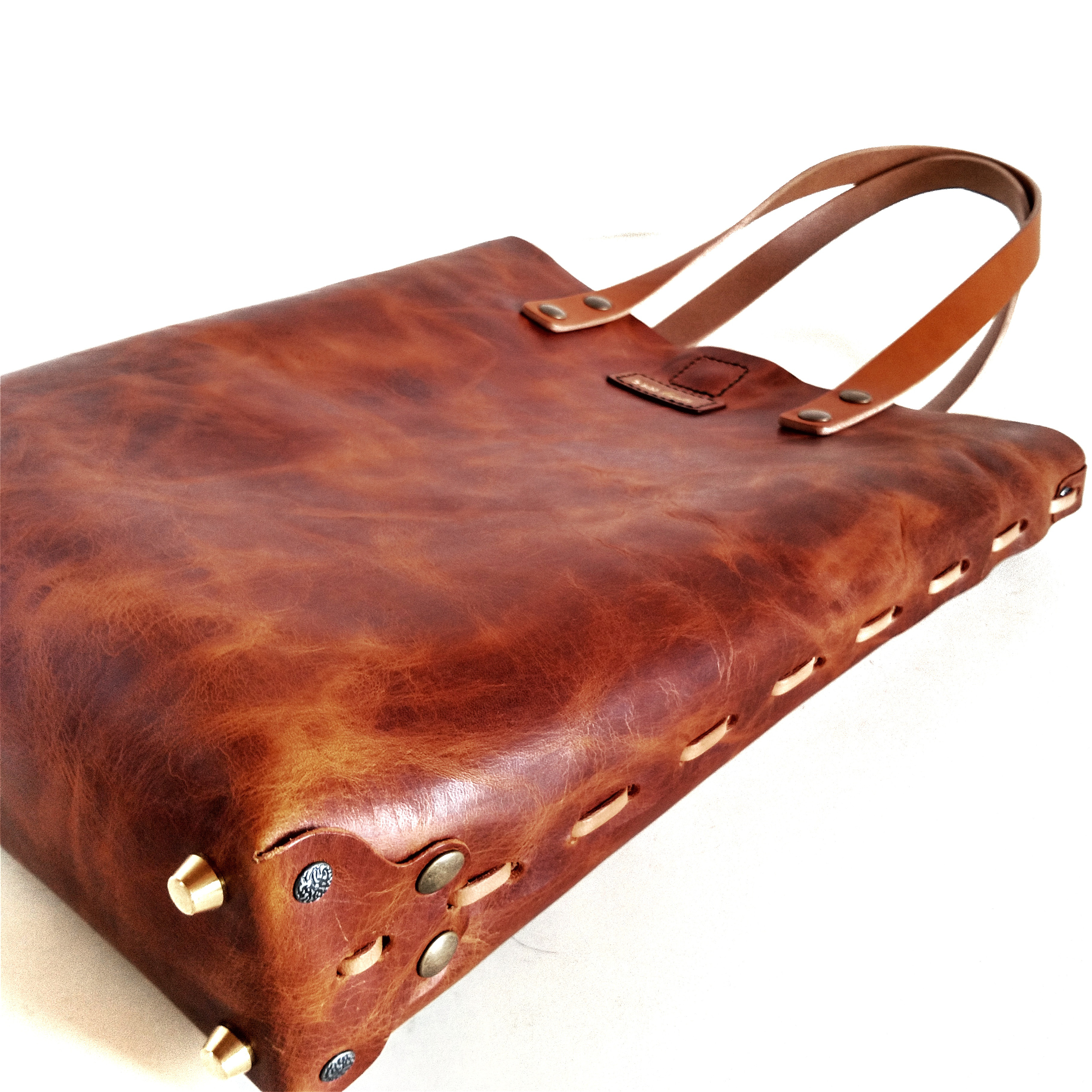 【縦長タイプ　A4サイズが入るトートバック　牛革(ブラウンムラ染め)】