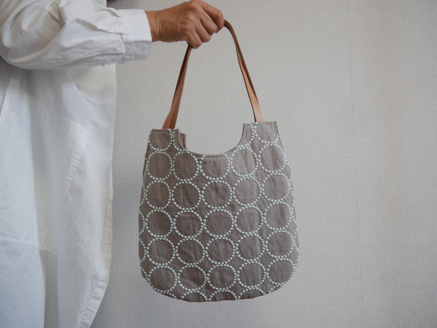 ミナペルホネンtambourine しずくバックL size brown × light