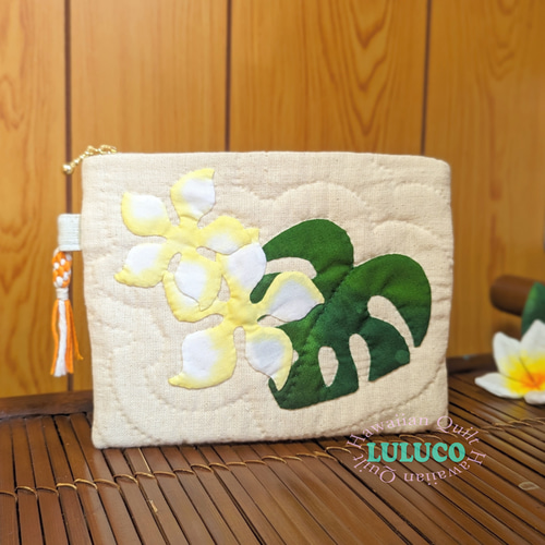 ハワイアンキルト　モンステラとプルメリア鯨の尻尾のタペストリー Amazon.co.jp: ハワイアンキルト タペストリー モンステラとプルメリア