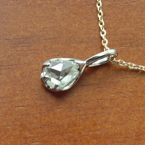 K18YG・WGしずく型ローズカットダイヤモンド（少しラフカット