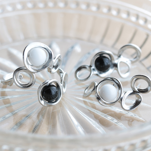 錫(すず)と天然石のオープンリング オニキス 普段使い 男性にも 指輪