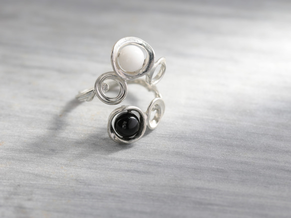 錫(すず)と天然石のオープンリング オニキス 普段使い 男性にも 指輪