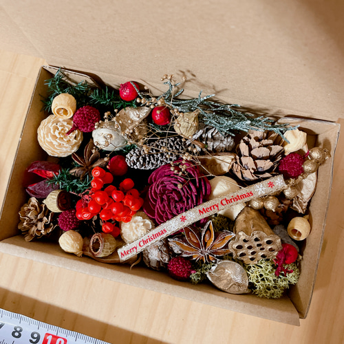木の実セット　クリスマス花材　レッド×ナチュラル系 木の実セット クリスマス花材 レッド×ナチュラル系 - メルカリ