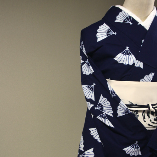 手染型藍染浴衣 濃紺 1970年万博記念反物 扇舞う舞妓さんの夏浴衣の