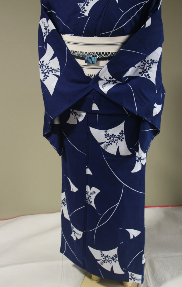手染型藍染浴衣　濃紺　銀杏に萩が涼し気な秋の風を想わせる　トールサイズ袖長め　裄66ｃｍ　木綿 8枚目の画像