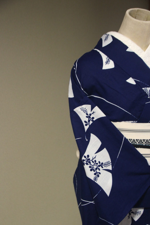 手染型藍染浴衣　濃紺　銀杏に萩が涼し気な秋の風を想わせる　トールサイズ袖長め　裄66ｃｍ　木綿 2枚目の画像