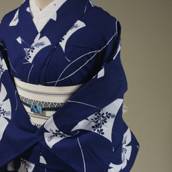 手染型藍染浴衣　濃紺　銀杏に萩が涼し気な秋の風を想わせる　トールサイズ袖長め　裄66ｃｍ　木綿 6枚目の画像