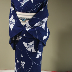 手染型藍染浴衣　濃紺　銀杏に萩が涼し気な秋の風を想わせる　トールサイズ袖長め　裄66ｃｍ　木綿 3枚目の画像