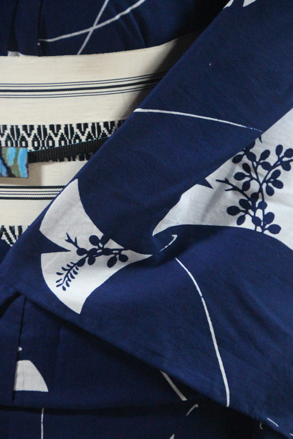手染型藍染浴衣　濃紺　銀杏に萩が涼し気な秋の風を想わせる　トールサイズ袖長め　裄66ｃｍ　木綿 11枚目の画像
