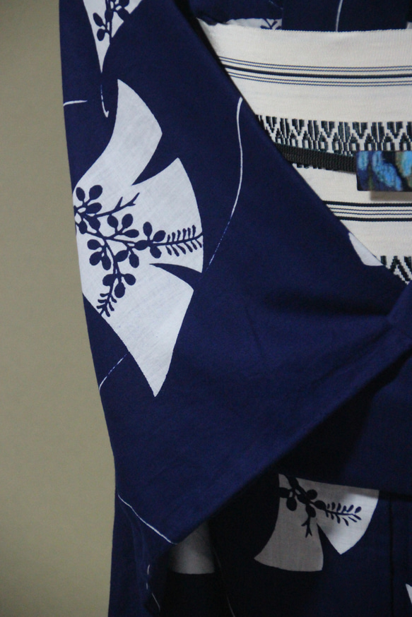 手染型藍染浴衣　濃紺　銀杏に萩が涼し気な秋の風を想わせる　トールサイズ袖長め　裄66ｃｍ　木綿 10枚目の画像