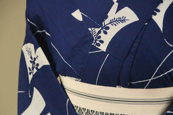 手染型藍染浴衣　濃紺　銀杏に萩が涼し気な秋の風を想わせる　トールサイズ袖長め　裄66ｃｍ　木綿 12枚目の画像