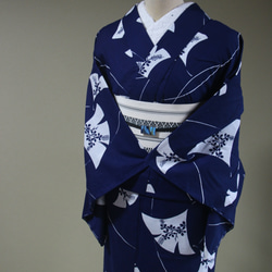 手染型藍染浴衣　濃紺　銀杏に萩が涼し気な秋の風を想わせる　トールサイズ袖長め　裄66ｃｍ　木綿 7枚目の画像