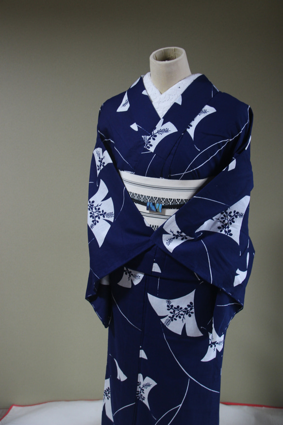 手染型藍染浴衣　濃紺　銀杏に萩が涼し気な秋の風を想わせる　トールサイズ袖長め　裄66ｃｍ　木綿 7枚目の画像