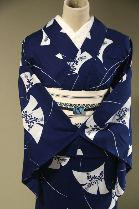 手染型藍染浴衣　濃紺　銀杏に萩が涼し気な秋の風を想わせる　トールサイズ袖長め　裄66ｃｍ　木綿 14枚目の画像