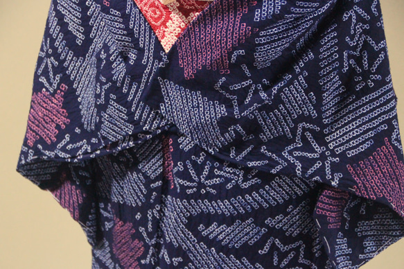 ◇現代 有松鳴海絞　浴衣◇【濃紺　赤】竜田川模様がクラシカルで涼し気な装いを演出　　裄68ｃｍ　木綿浴衣　 12枚目の画像