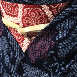 ◇現代 有松鳴海絞　浴衣◇【濃紺　赤】竜田川模様がクラシカルで涼し気な装いを演出　　裄68ｃｍ　木綿浴衣　 6枚目の画像