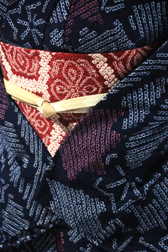 ◇現代 有松鳴海絞　浴衣◇【濃紺　赤】竜田川模様がクラシカルで涼し気な装いを演出　　裄68ｃｍ　木綿浴衣　 6枚目の画像