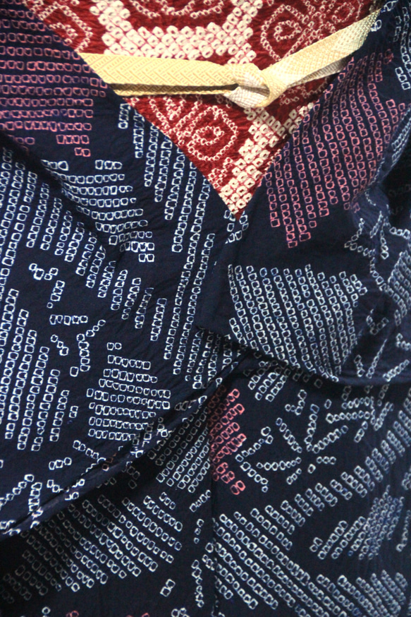 ◇現代 有松鳴海絞　浴衣◇【濃紺　赤】竜田川模様がクラシカルで涼し気な装いを演出　　裄68ｃｍ　木綿浴衣　 5枚目の画像