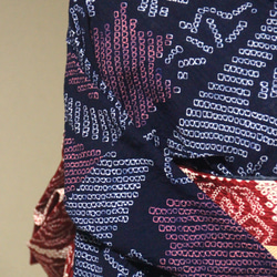 ◇現代 有松鳴海絞　浴衣◇【濃紺　赤】竜田川模様がクラシカルで涼し気な装いを演出　　裄68ｃｍ　木綿浴衣　 4枚目の画像