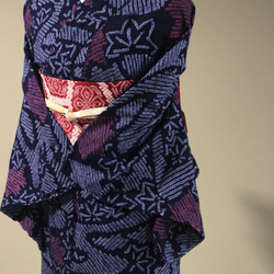 ◇現代 有松鳴海絞　浴衣◇【濃紺　赤】竜田川模様がクラシカルで涼し気な装いを演出　　裄68ｃｍ　木綿浴衣　 8枚目の画像