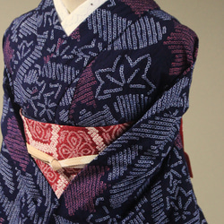 ◇現代 有松鳴海絞　浴衣◇【濃紺　赤】竜田川模様がクラシカルで涼し気な装いを演出　　裄68ｃｍ　木綿浴衣　 7枚目の画像