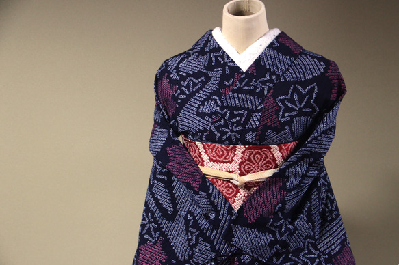 ◇現代 有松鳴海絞　浴衣◇【濃紺　赤】竜田川模様がクラシカルで涼し気な装いを演出　　裄68ｃｍ　木綿浴衣　 13枚目の画像