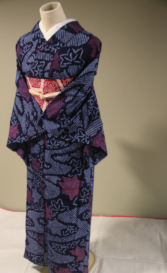 ◇現代 有松鳴海絞　浴衣◇【濃紺　赤】竜田川模様がクラシカルで涼し気な装いを演出　　裄68ｃｍ　木綿浴衣　 9枚目の画像