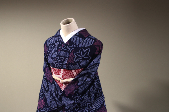 ◇現代 有松鳴海絞　浴衣◇【濃紺　赤】竜田川模様がクラシカルで涼し気な装いを演出　　裄68ｃｍ　木綿浴衣　 10枚目の画像