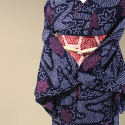 ◇現代 有松鳴海絞　浴衣◇【濃紺　赤】竜田川模様がクラシカルで涼し気な装いを演出　　裄68ｃｍ　木綿浴衣　 2枚目の画像