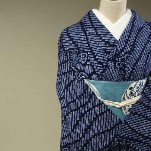 ◇現代 有松鳴海絞 浴衣◇【濃紺】立沸模様に花がクラシカルで