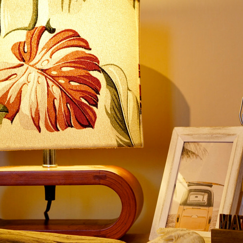 UROS ウロス テーブルランプ Tredtex Fabrics (Hawaii)ハワイアン