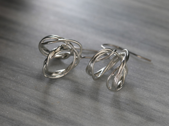 錫(すず)のピアス なびく 普段使い ピアス（フック・チェーン 